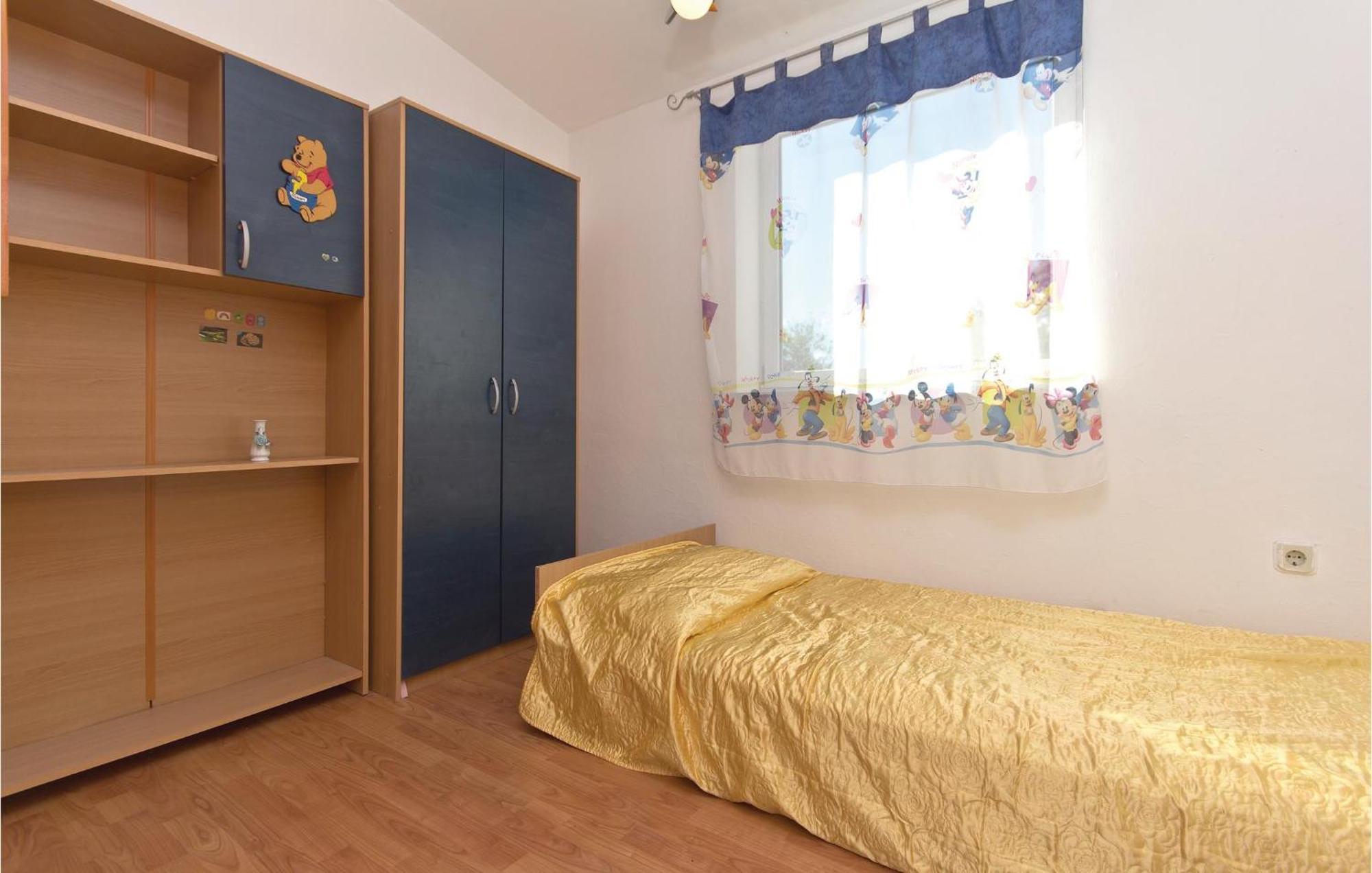 3 Bedroom Gorgeous Apartment In Marčana Esterno foto