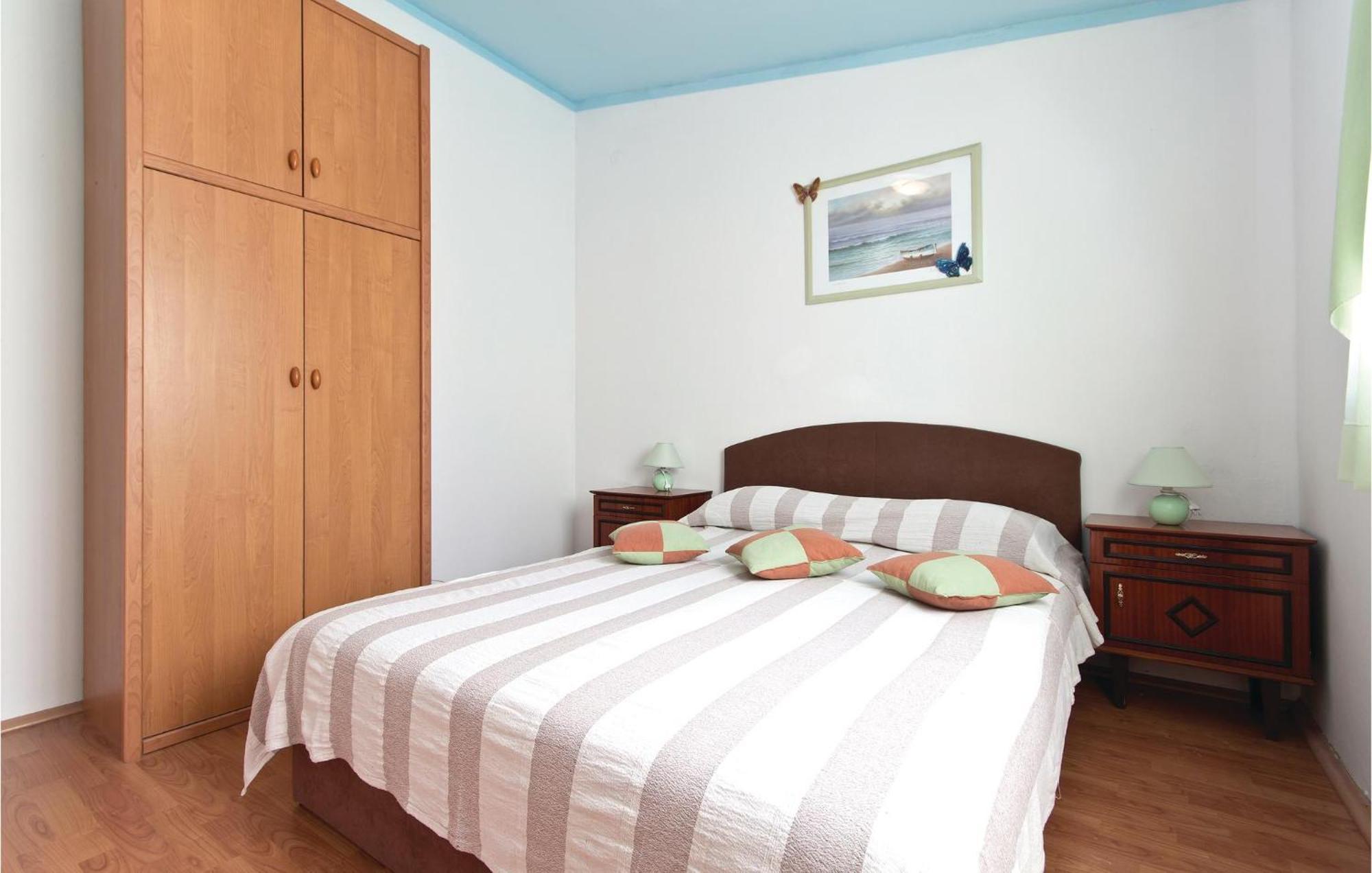 3 Bedroom Gorgeous Apartment In Marčana Esterno foto