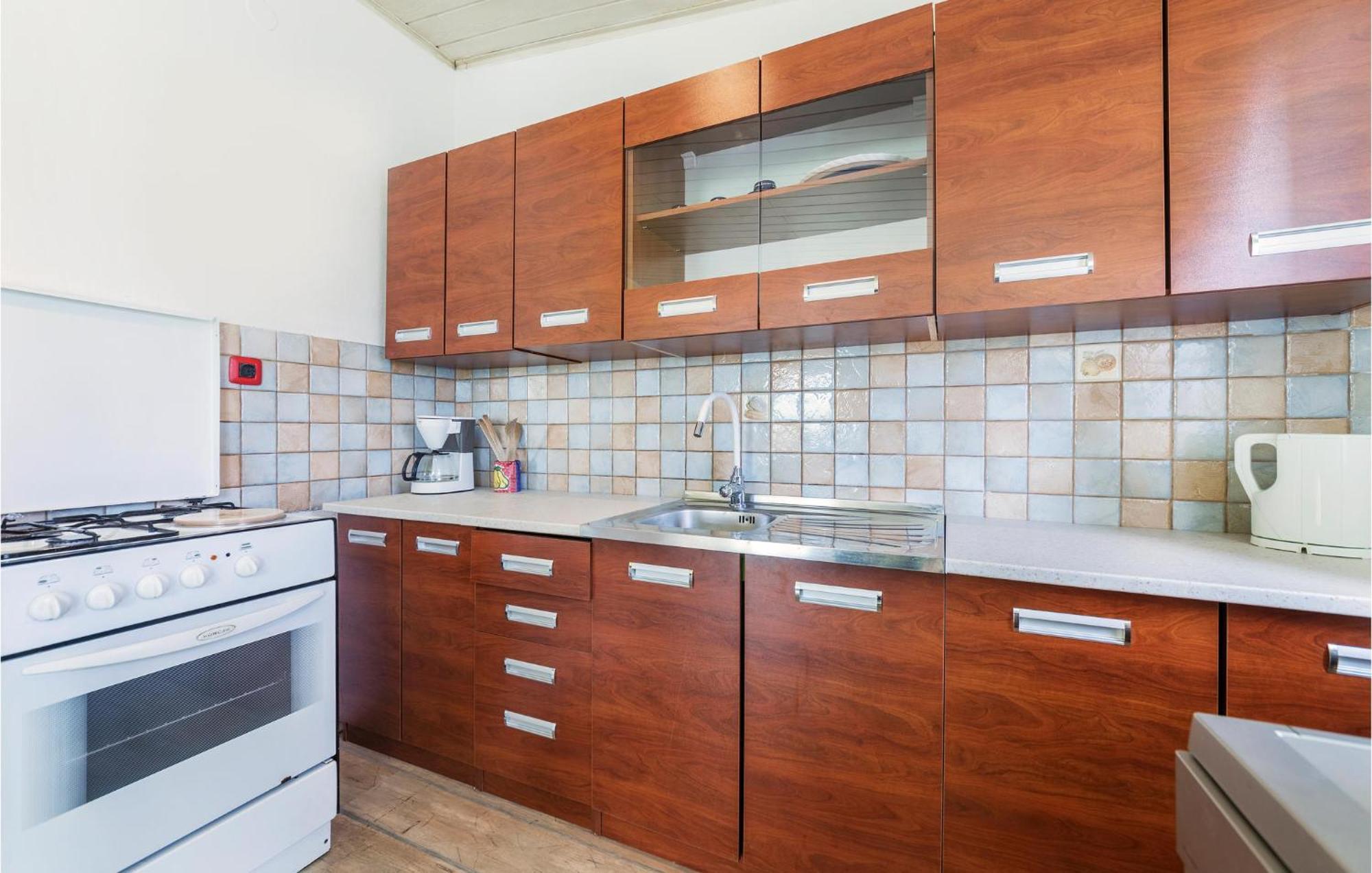 3 Bedroom Gorgeous Apartment In Marčana Esterno foto
